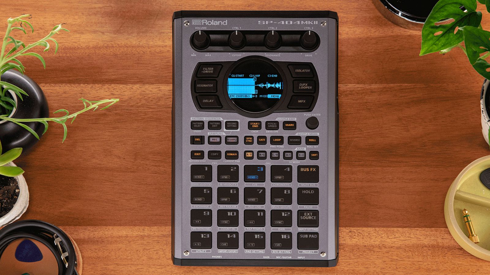 Roland SP-404MKII ultimate SP sampler |Faster and better than ever