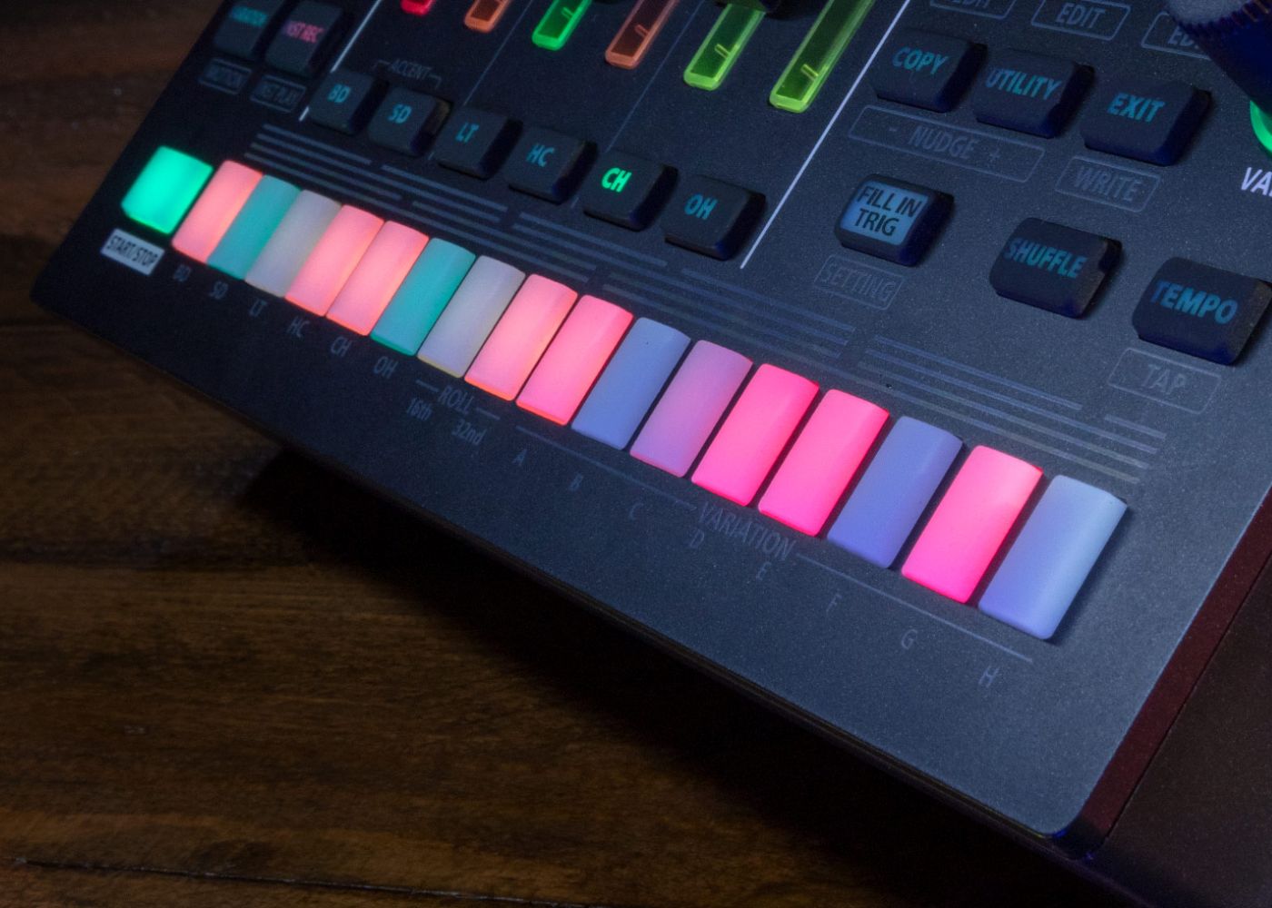 Roland TR-6S | Compact rhythm Performer Drum Machine