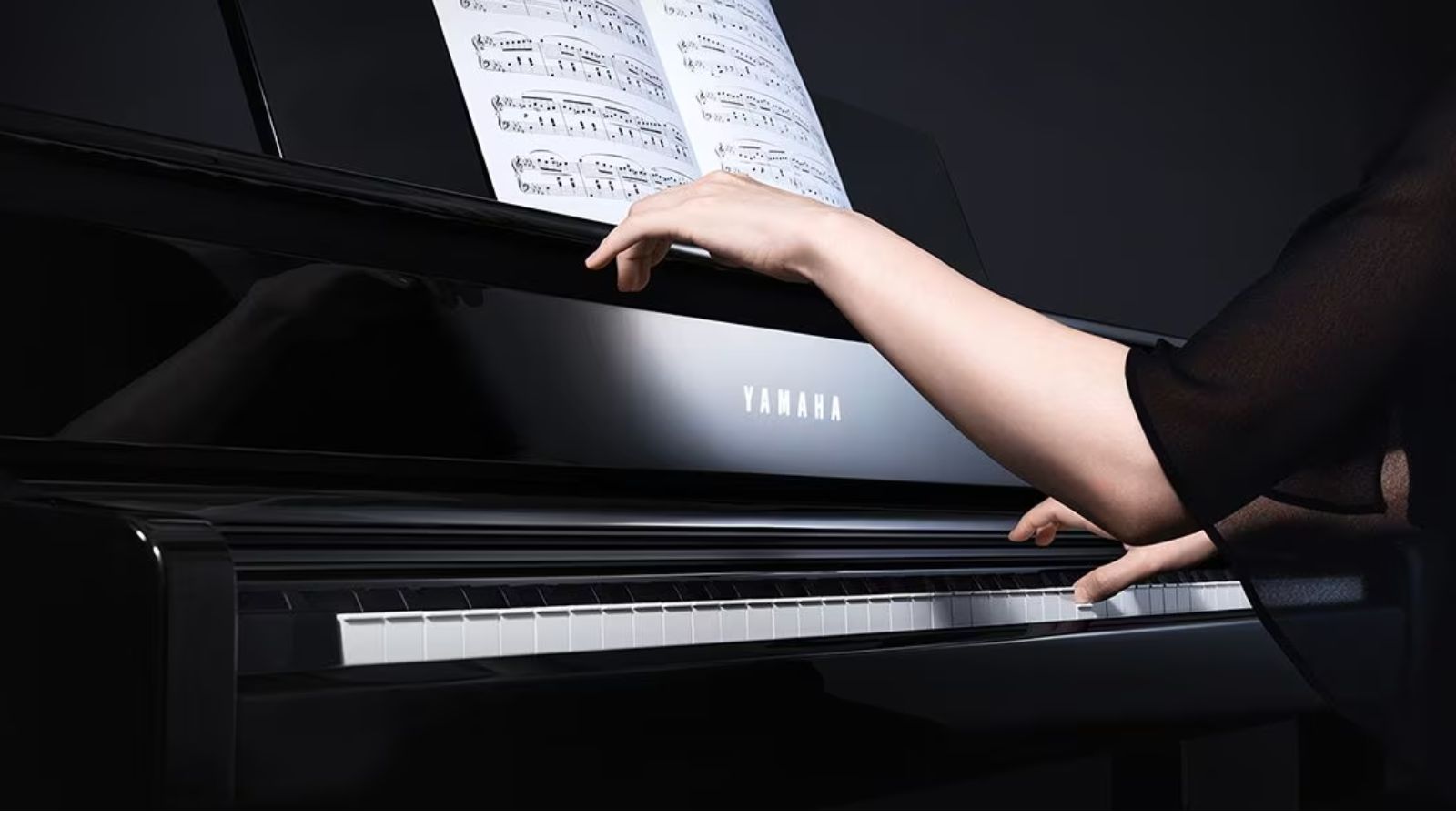 Yamaha CLP885 Premium Clavinova | Polished Ebony