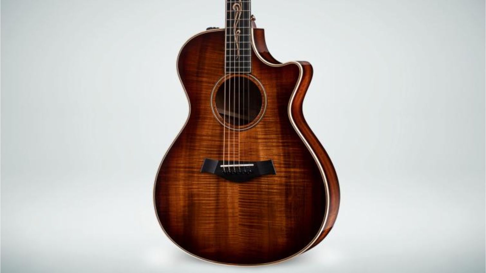 Taylor 222CE Koa Deluxe | Hawaiian Koa body and top | ES2 Pickup