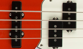 Fender Player Jaguar Bass | Silver / Maple