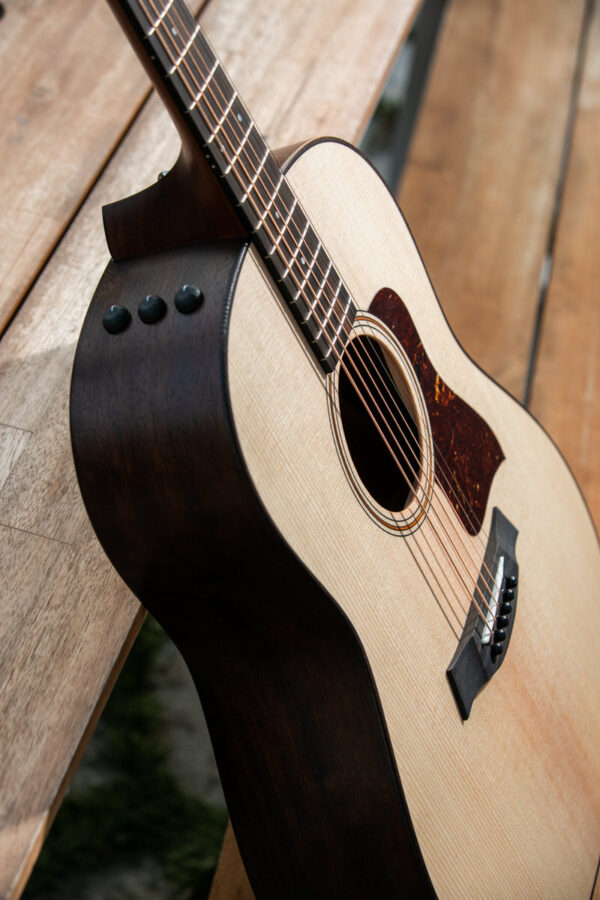 Taylor AD17E Grand Pacific aCOUSTIC gUITAR with Pickup