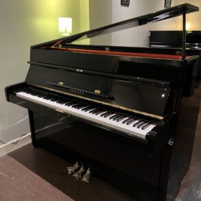 Yamaha 904567 Small Size |  Reconditioned Piano | Polished  Ebony