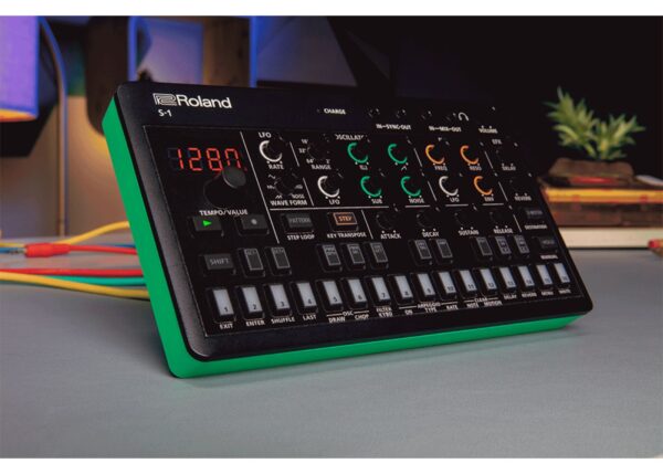 Roland AIRA Compact Polyphonic Tweak Synthesiser | micro Polysynth