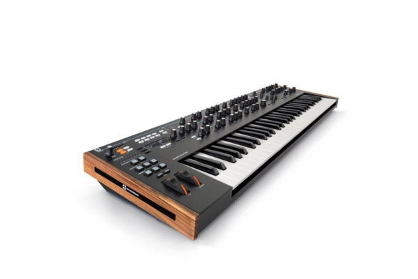 Novation Summit 16 Voice Polyphonic Synth