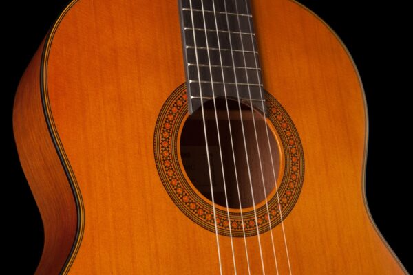 Yamaha CG122MC | solid Cedar top classical guitar | Natural finish