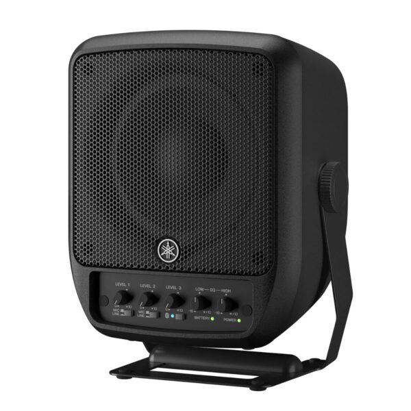 STAGEPAS 100 | Portable PA system equipped with a 100 W power amp