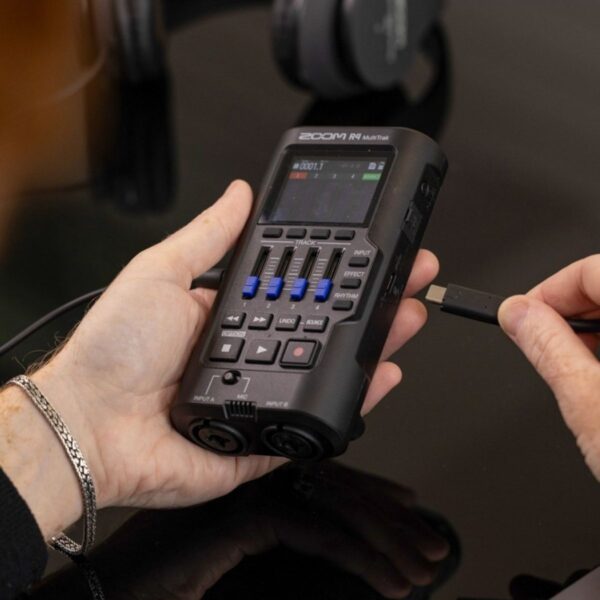 ZOOM R4 | Multi track Recorder