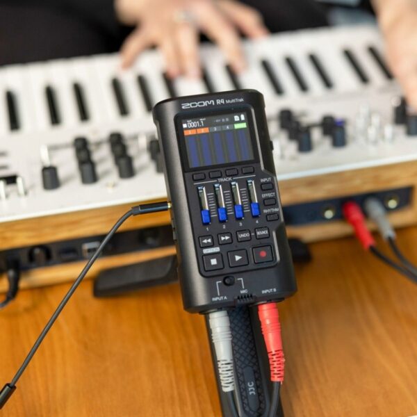 ZOOM R4 | Multi track Recorder