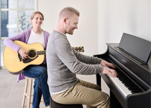 Yamaha CLP845 Piano Bundle | ECO  | Stool | Headphones |Black