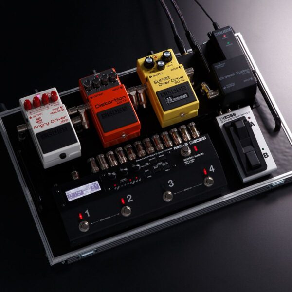 Boss Wireless system for pedalboard