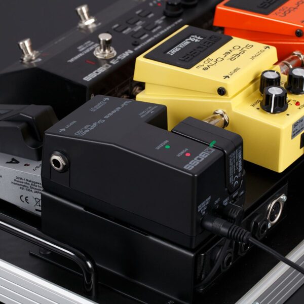 Boss Wireless system for pedalboard