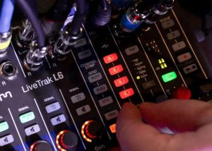 ZOOM LiveTrak L6 | 10-Track Digital Mixer / Recorder